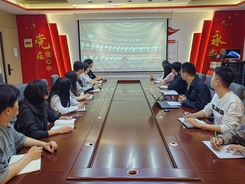 笆焦二区软在线看免费版学生第四党支部开展“全民国家安全教育，走深走实10周年”主题党日活动